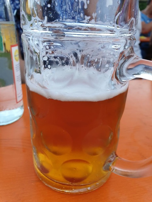 Maßkrug mit Dimpfl Hell