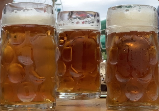 Drei Maßkrüge mit Keiler Festbier